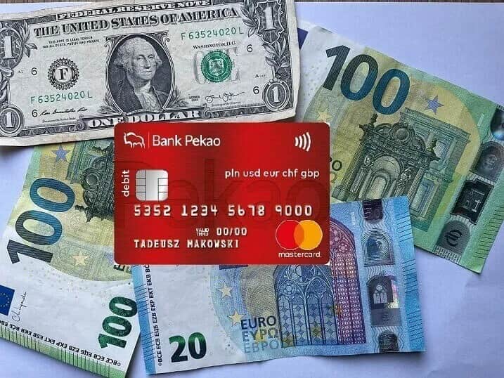Jak przewalutować pieniądze w Pekao i uniknąć wysokich kosztów