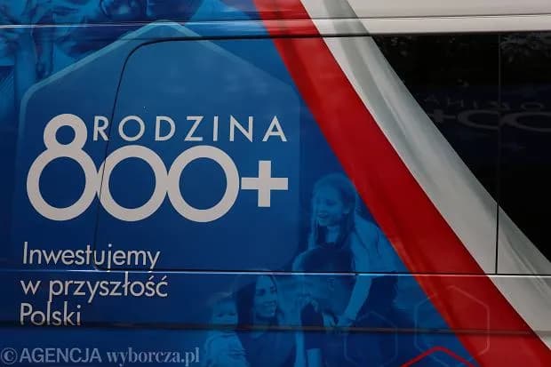 PiS 800 plus: Pełna analiza geneza, skutki, przyszłość